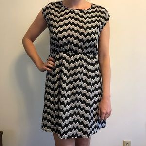 Moonlight black and white dress (small)